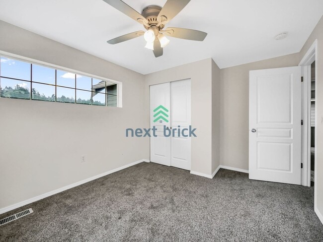 Building Photo - Charming 4 Bed 2.5 Bath for Rent!