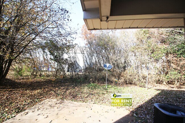 Building Photo - Convenient location