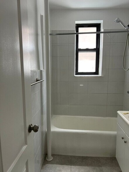 Building Photo - 2665 Homecrest Ave