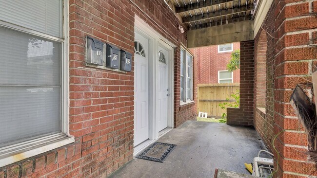 Building Photo - 1207 W Gray St