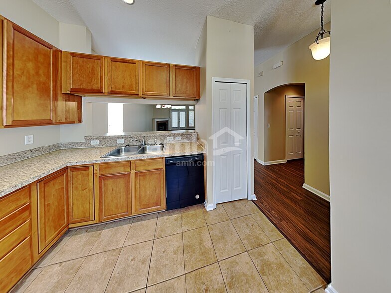 Building Photo - 10902 Campus Heights Ln