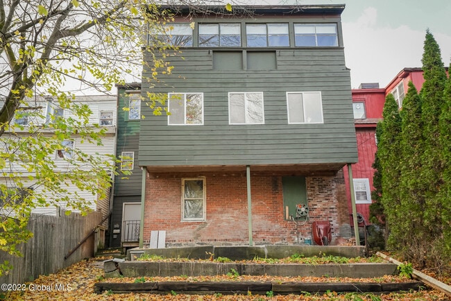 Building Photo - 140 Broad St