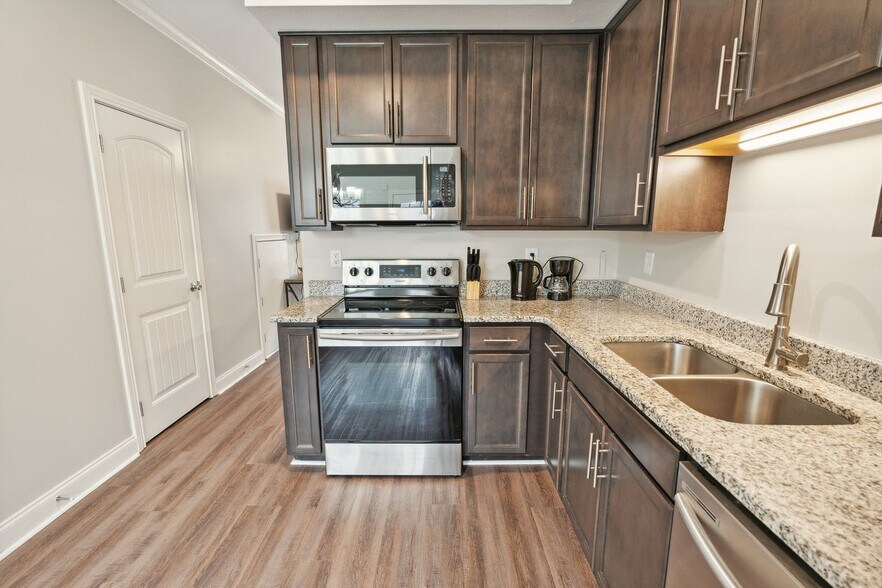 Building Photo - 1513 Wilma Rudolph Blvd