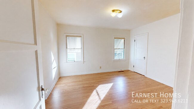 Building Photo - 842 E Walnut Ave