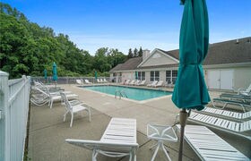 Building Photo - 2002 Larson Dr