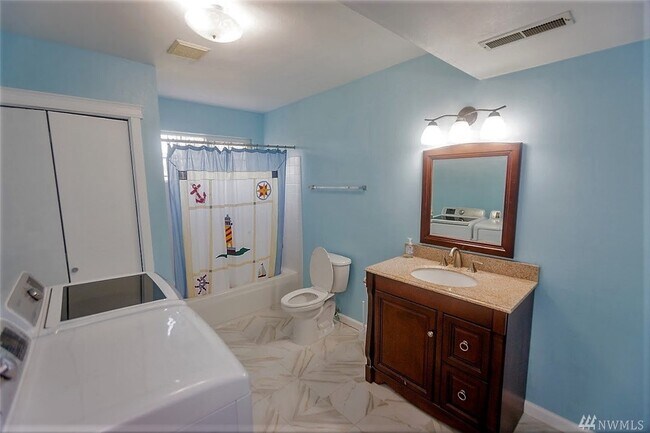 Building Photo - 4216 S Eddy St