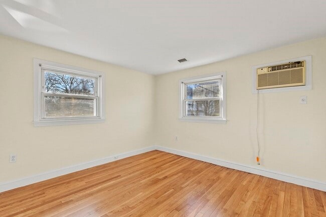 Building Photo - 72 Cambridge Rd