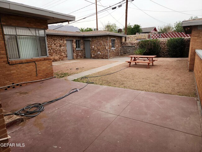 Building Photo - 3431 Aurora Ave