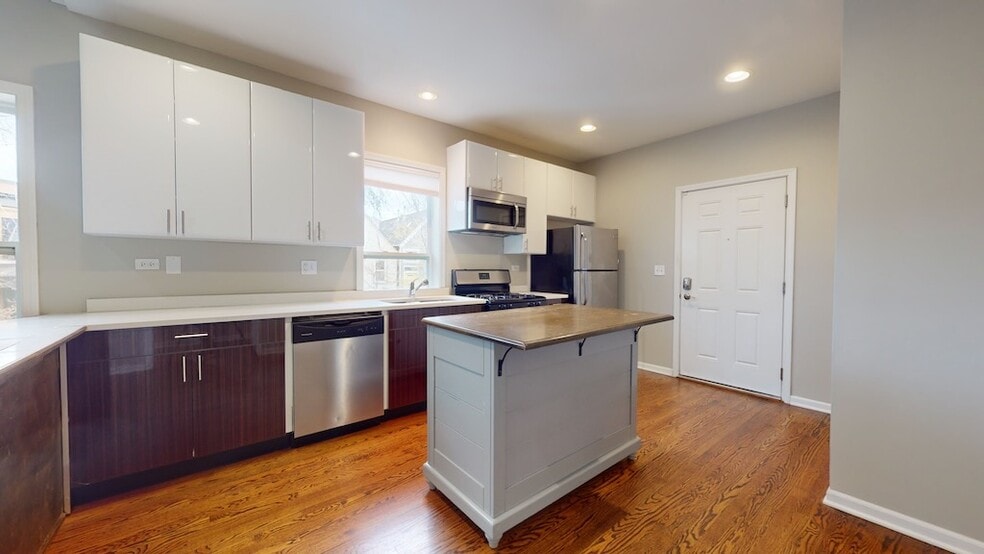 Building Photo - 2101 W Fletcher St