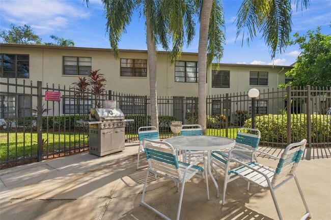 Building Photo - 3036 Eastland Blvd