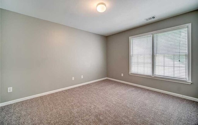 Building Photo - 716 Parkside Dr