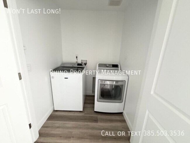 Building Photo - 1092 E Vessel Ct