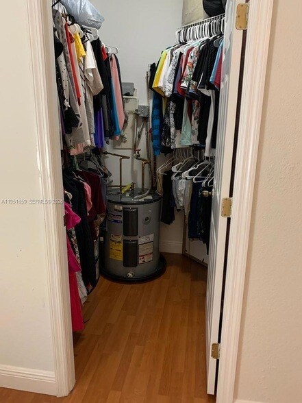 Building Photo - 8290 Lake Dr