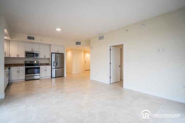 Building Photo - Gables Galiano