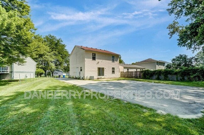 Building Photo - 3733 Willow Run Dr