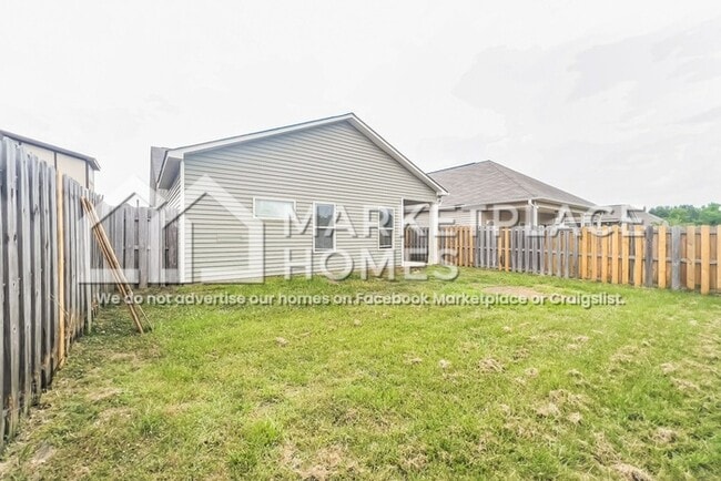 Building Photo - 440 Tree Line Dr