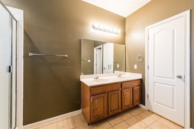 Building Photo - 913 Brighton Pl