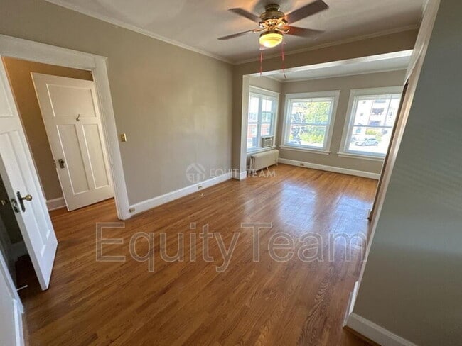 Building Photo - 2581 Madison Rd