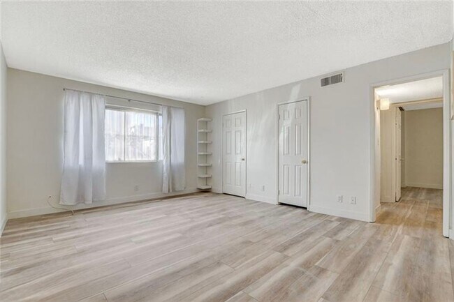 Building Photo - Completely Updated and Move-In Ready, 2 bedroom, 1 bath first floor unit!