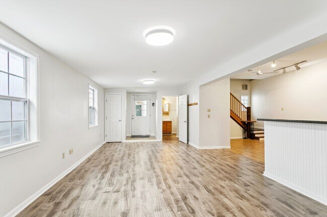 Building Photo - (OTR)4125Magaz