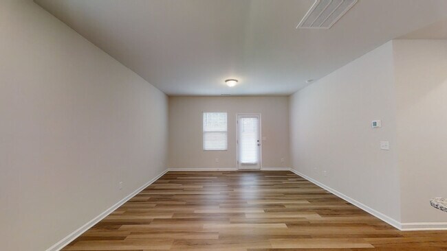 Building Photo - 103 Silver Fir Ln