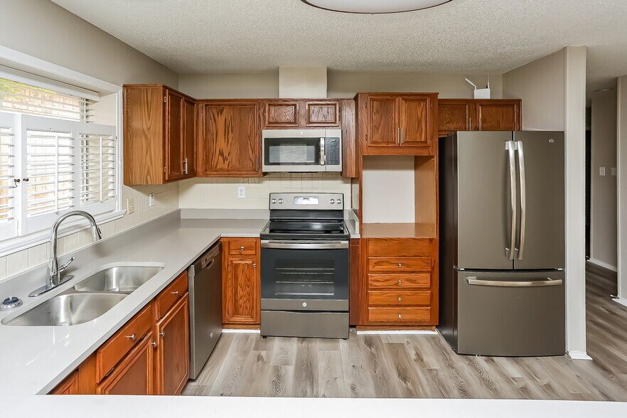 Building Photo - 4813 Cable Dr