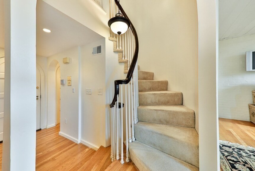 Building Photo - 124 Beacon St