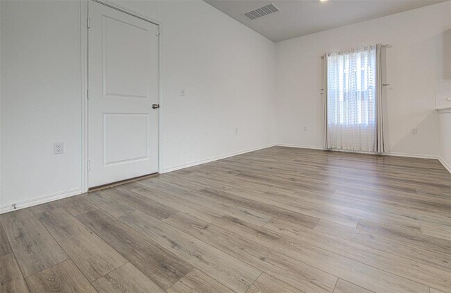 Building Photo - 2704 Shimsham Dr