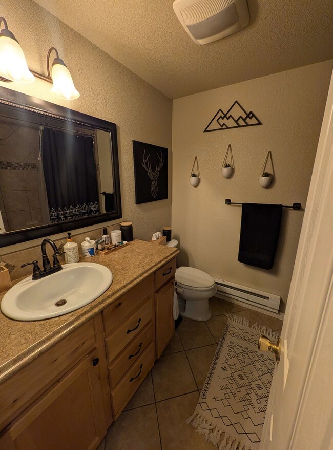 Building Photo - 1201 Pomona St