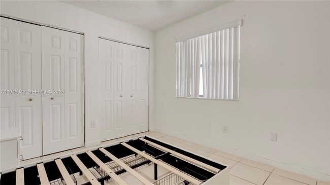 Building Photo - 905 N Franklin Ave