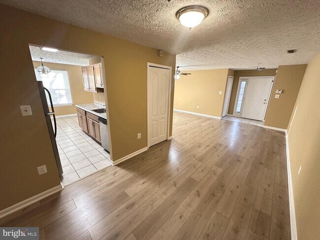 Building Photo - 11445 Deepwood Dr