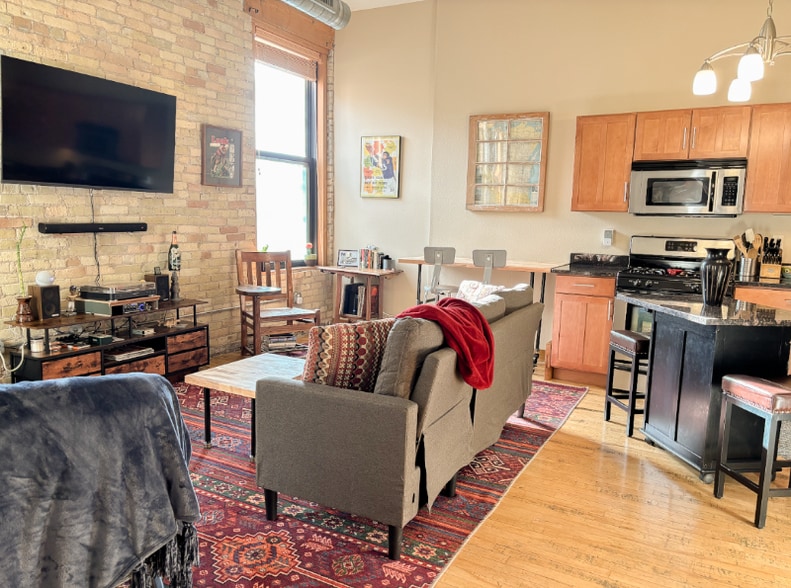 Building Photo - 1017 S 2nd St