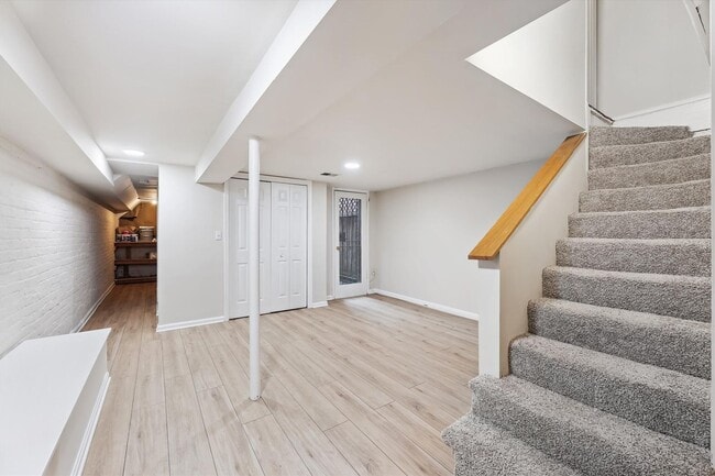 Building Photo - Newly Renovated: 4 Bed 2 Bath on 5th Stree...
