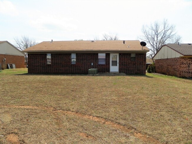 Building Photo - 3 Bedroom Brick home in Tecumseh