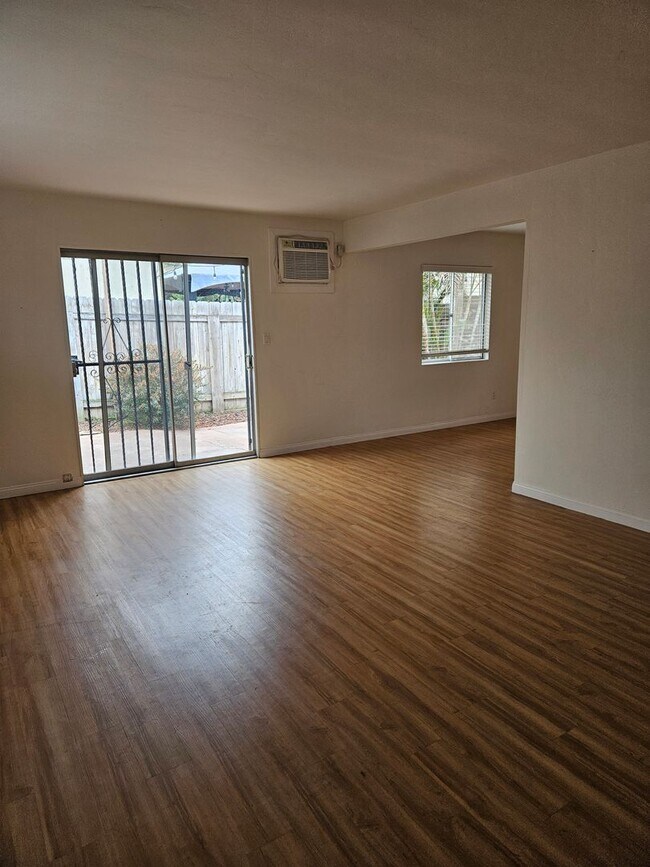 Building Photo - MOVE IN SPECIAL: Charming 2 Bedroom/1 Bath...