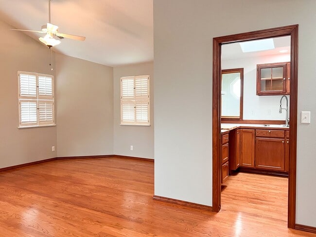 Building Photo - 4BD/2BA SUBURBAN HOME IN COBURG