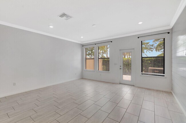 Building Photo - 2854 Bard St