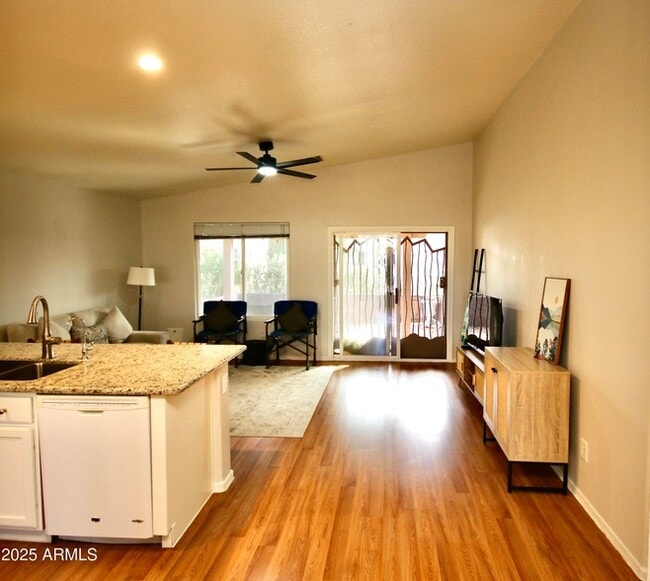 Building Photo - 1373 E Cherry Hills Dr