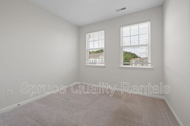 Building Photo - 1268 Commack Dr