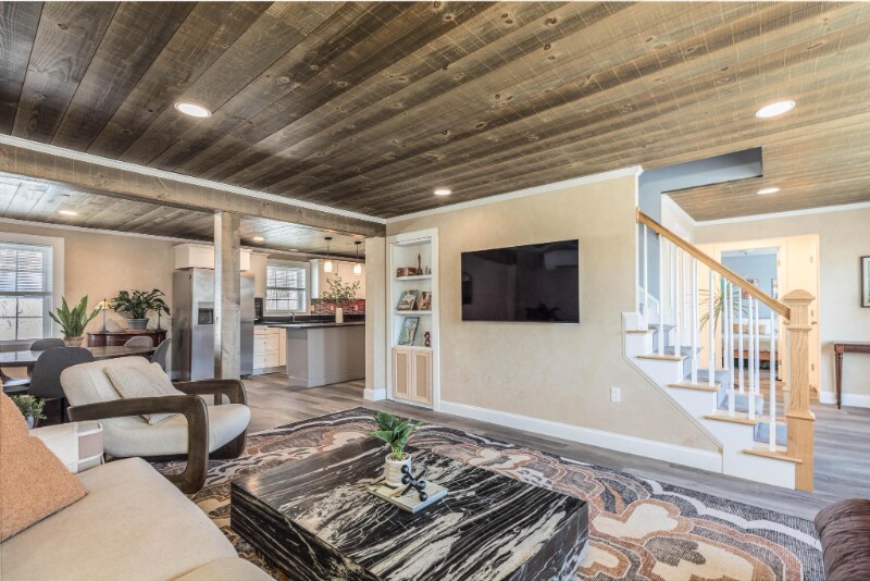 Building Photo - 730 Mammoth Rd