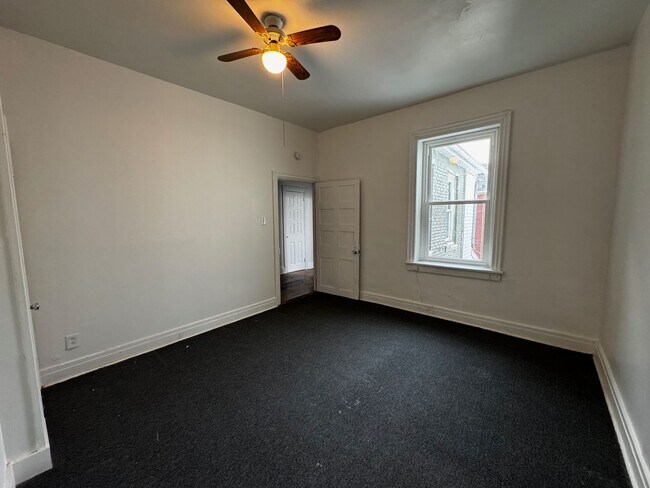 Building Photo - 4 Bedroom Row Home-39 N 10th St, Lebanon, PA