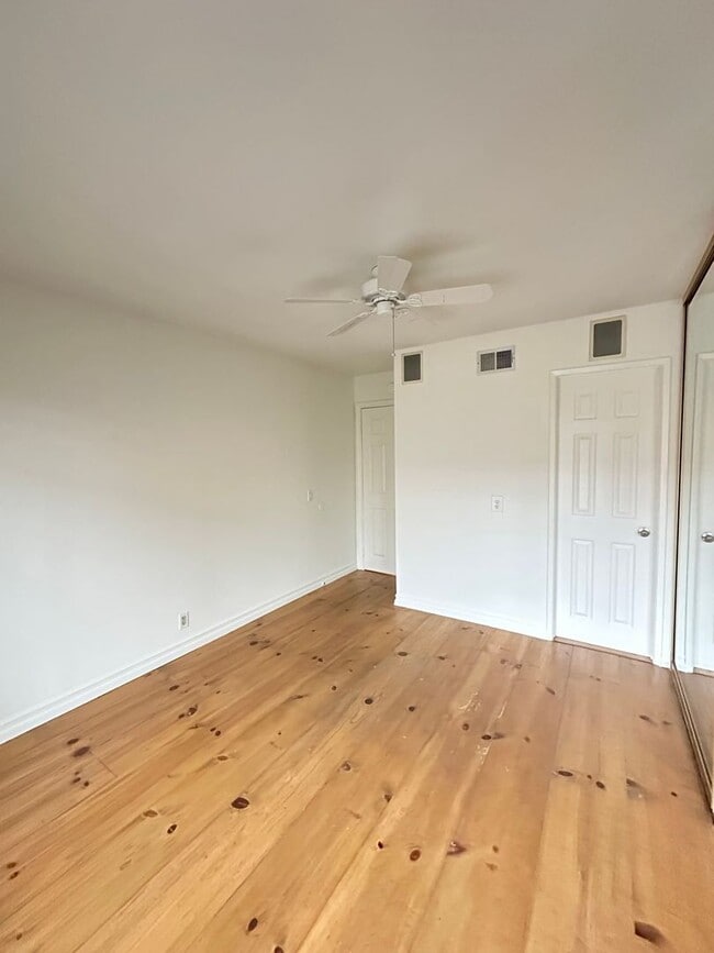 Building Photo - 3 Bedroom Irvine Home - Large Master Suite w/ Wood Floors - Beautiful!!!!!