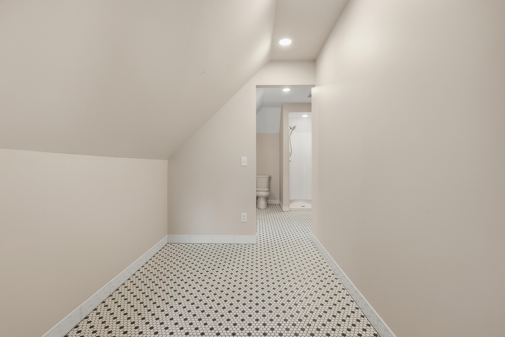 Building Photo - 808 W Main St