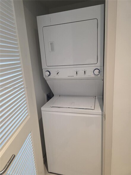 Building Photo - 1100 S Miami Ave