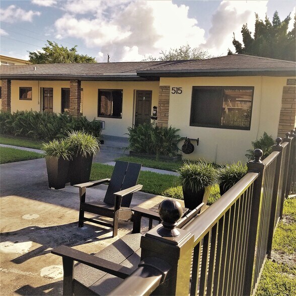 Building Photo - 1952 Madison St