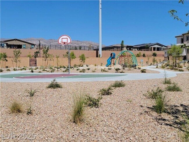 Building Photo - BRAND NEW 3 BED, 2.5 BATH TOWNHOME IN NW L...