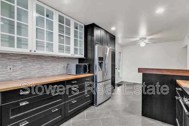 Building Photo - 3928 Dartmouth Way