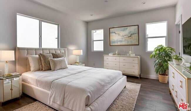 Building Photo - 3946 S Budlong Ave