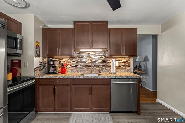 Building Photo - 77 Basswood Dr