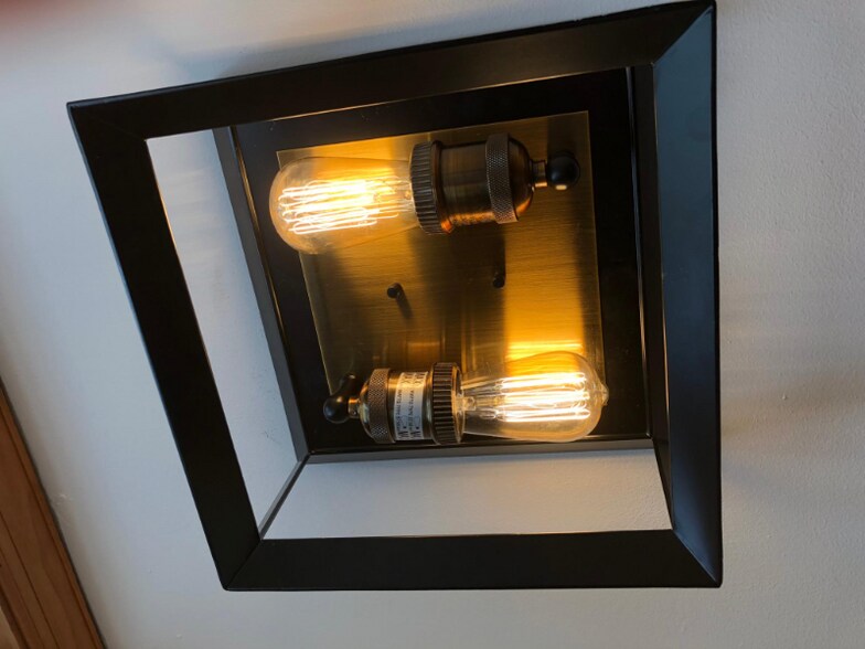 Building Photo - 185 1/2 Home St